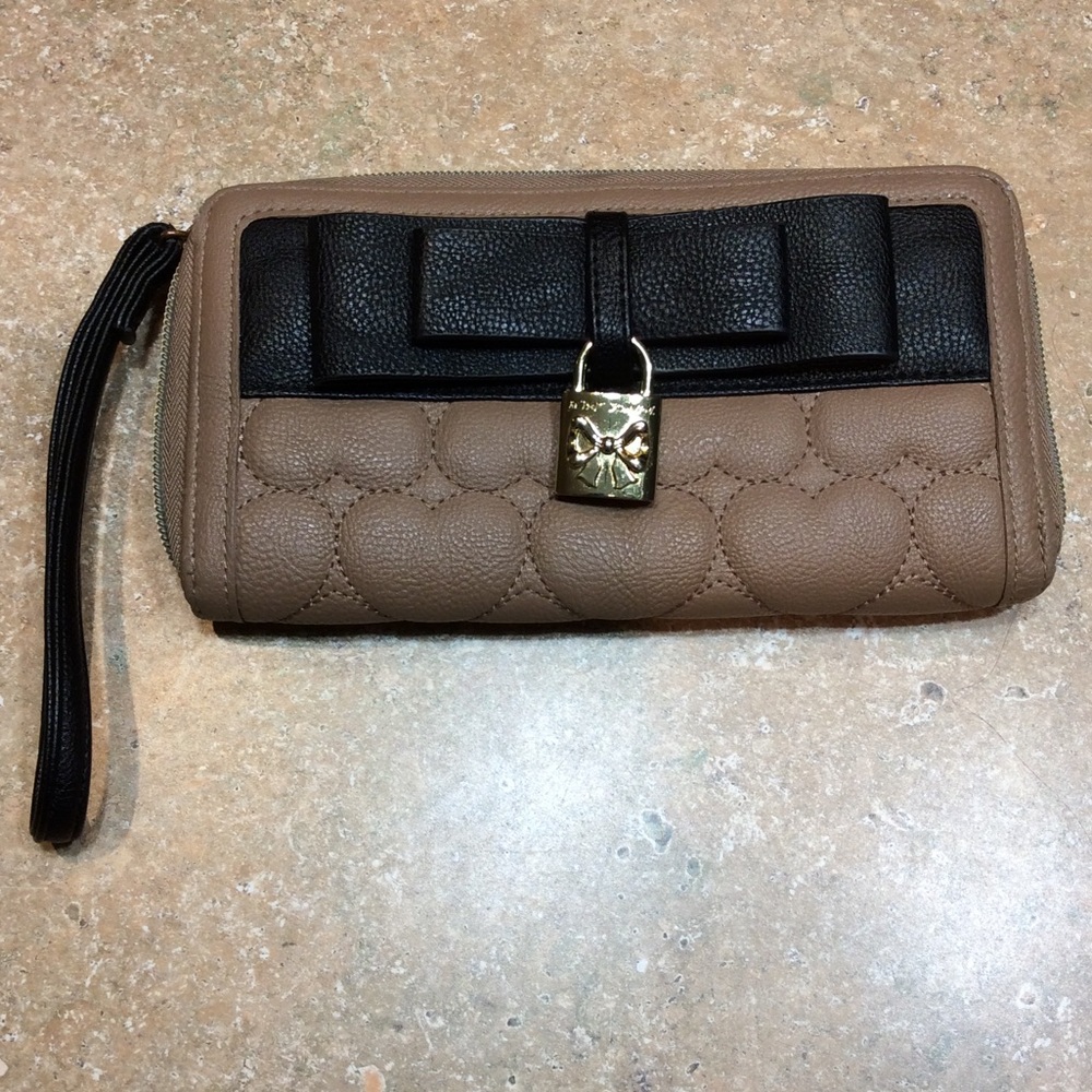 Betsey Johnson Bow Quilted Wristlet